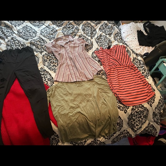 Woman’s maternity clothes - Picture 1 of 5